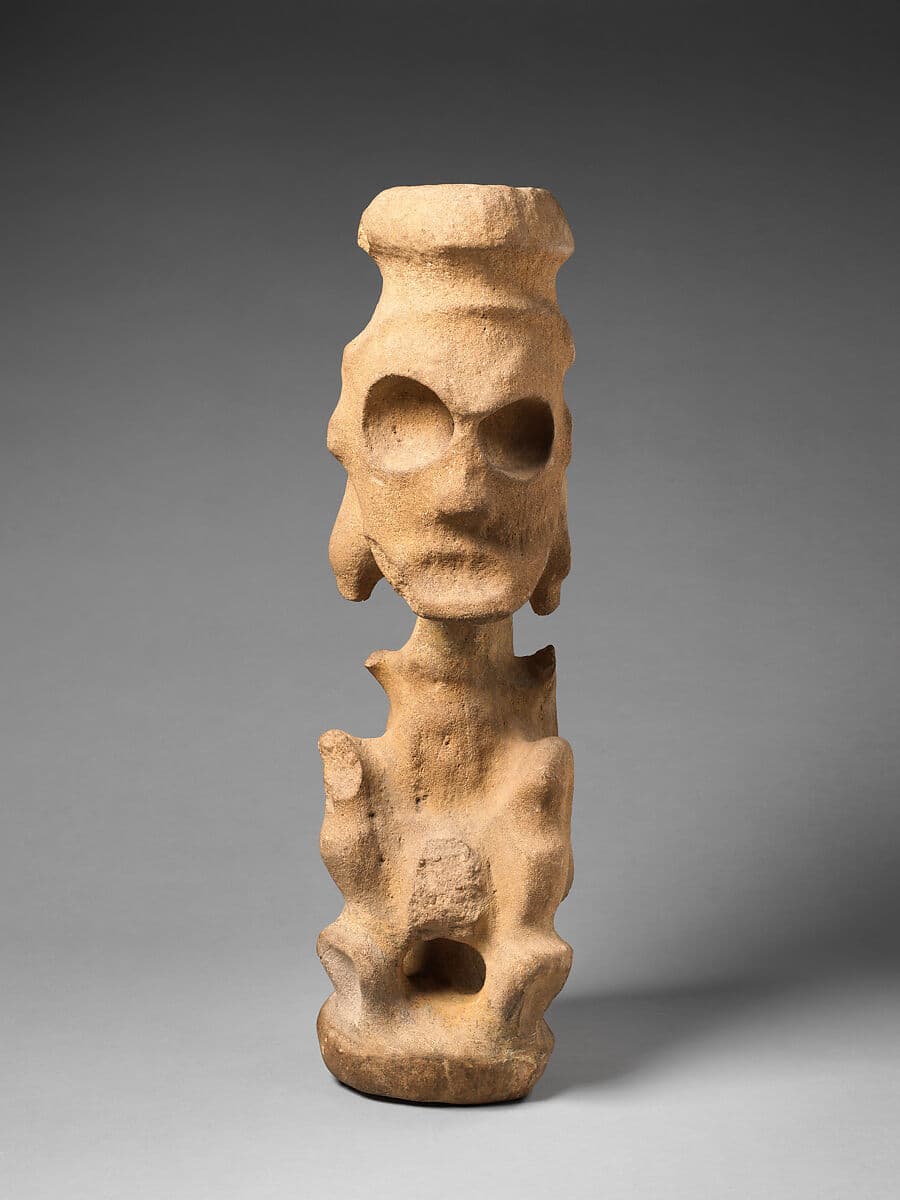 Figura de zemí taína en piedra, fechada entre 1200 y 1500 y de posible procedencia dominicana